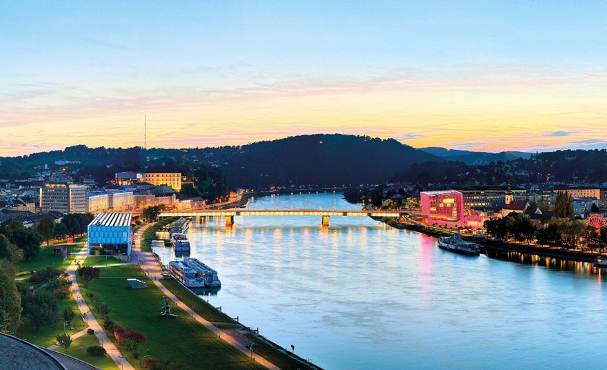 The city of Linz along the Donau River photo: Johann Steininger