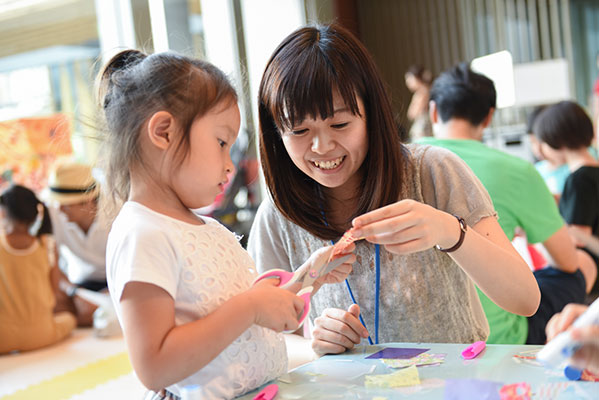 【アートコンペ受賞者】小林万里子さんが東京ミッドタウンの夏イベント「MIDTOWN ♥ SUMMER 2015」でワークショップを実施しました。