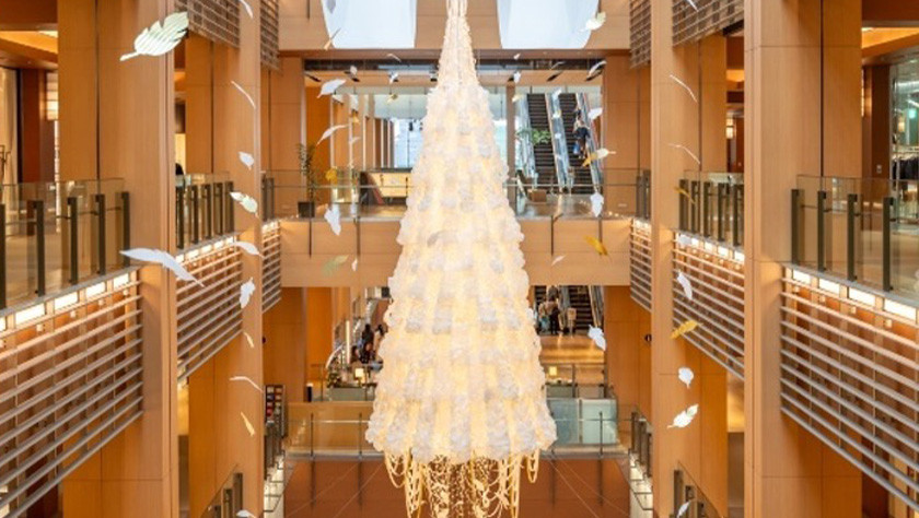 クリスマス気分をさらに盛り上げる館内装飾「Feathery Snow Tree」