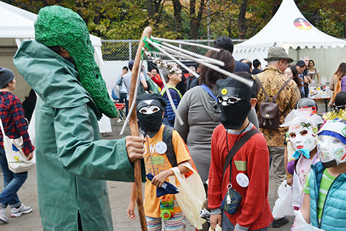 【アートコンペ受賞者】山上渡さんがドイツフェスティバル2014にてワークショップを開催しました。
