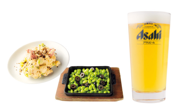 「Weekday Night Value Set」ドリンク1杯とフード1品がセットで745円（月～木曜 17：00～23：00） / ベーコンと枝豆のポテトサラダたっぷりの黒胡椒で（Setフード） / むき枝豆とオリーブの鉄板焼き（Setフード）