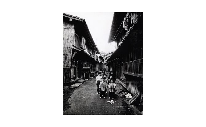 写真家がカメラを持って旅に出た 北井一夫「村へ、そして村へ」