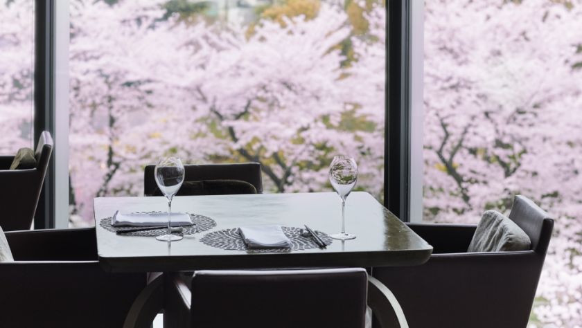 Restaurants with cherry blossom view