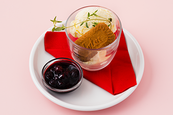 バニラアイス、バルサミコベリーソース添え