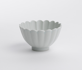 白磁菊花形小鉢