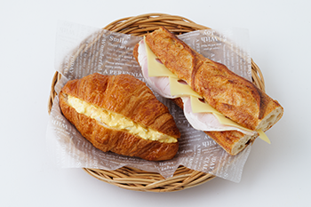 クロワッサン玉子サンド／ハムとエメンタールのサンド