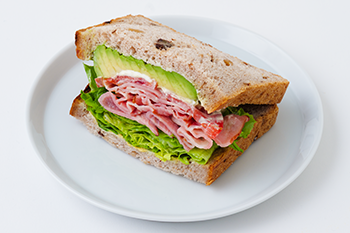 アボカド＆ベーコンサンドイッチ 