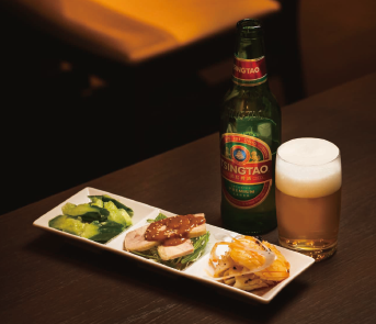 豆鼓イカ、きゅうり、棒々鶏の3種と 青島ビール