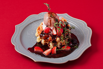 ジャンドゥーヤとイチゴのワッフル 