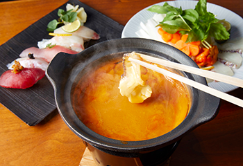 淡路島真鯛、蜜玉ねぎの雲丹鍋と握り寿司御膳