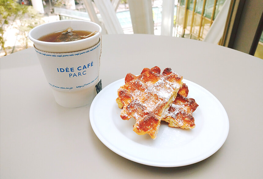 プレーンワッフルとドリンクのセット