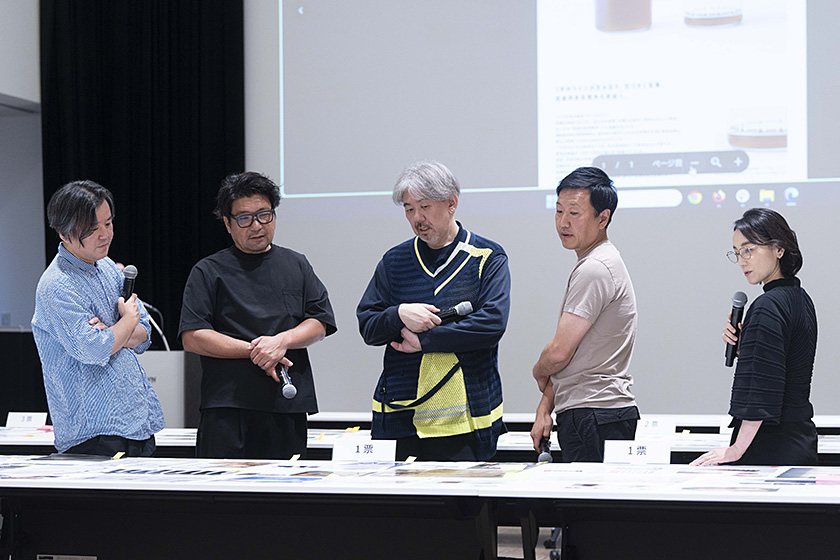 2025年のデザインコンペ一次審査の様子